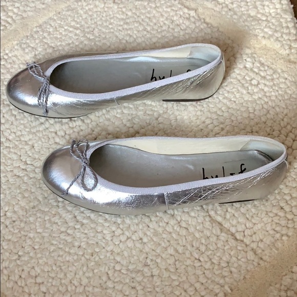 French Sole silver ballet slipper flats. - Picture 4 of 4